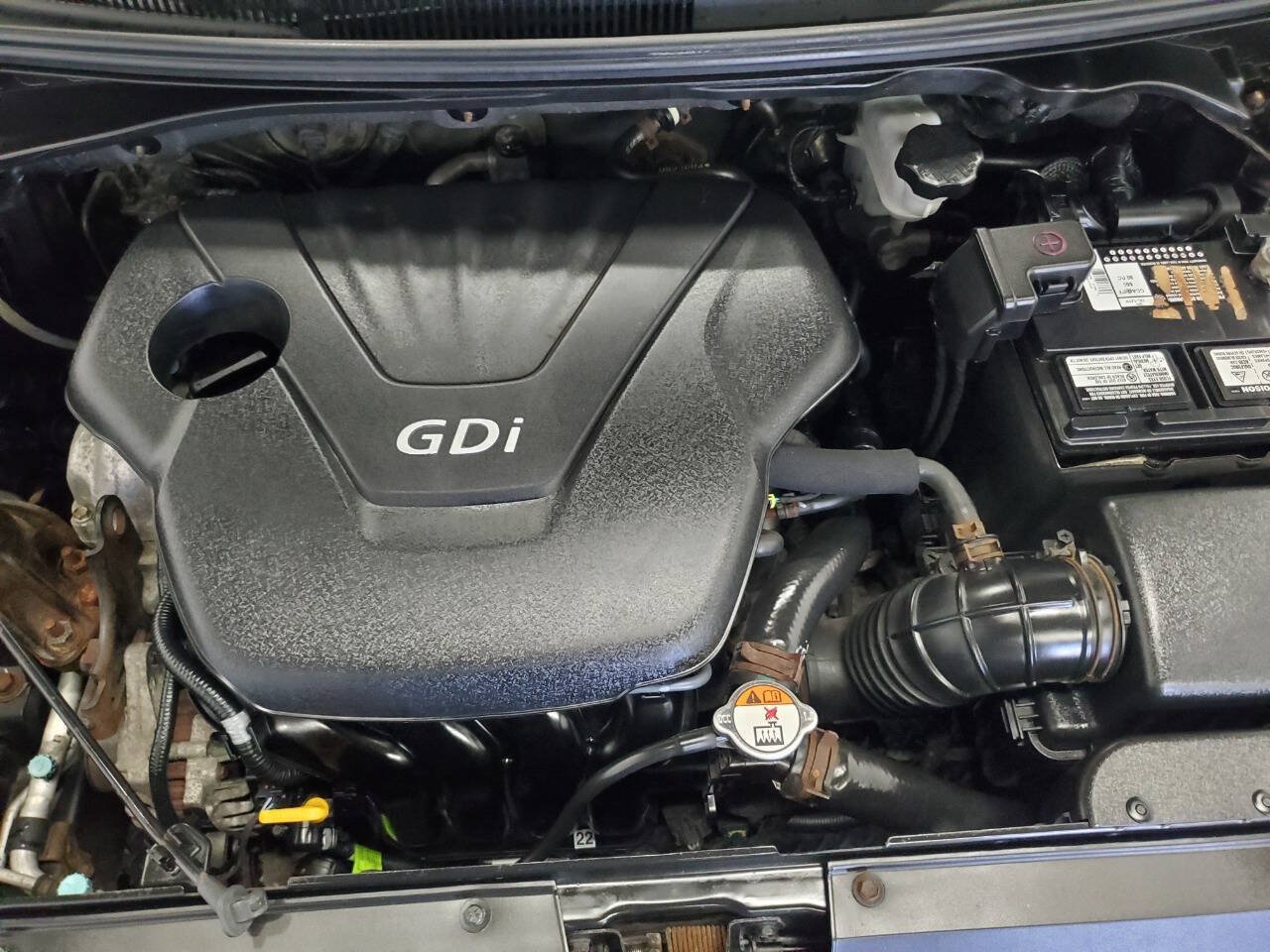 Used 2013 Hyundai Veloster w/ Style Pkg FWD image 4