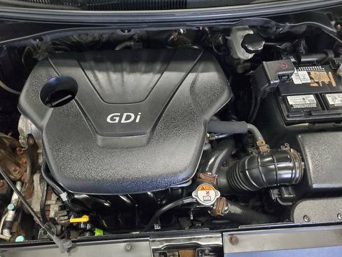 Used 2013 Hyundai Veloster w/ Style Pkg FWD image 4