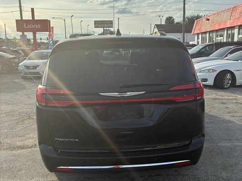 Used 2022 Chrysler Pacifica Touring-L w/ Uconnect Theater Family Group FWD image 2