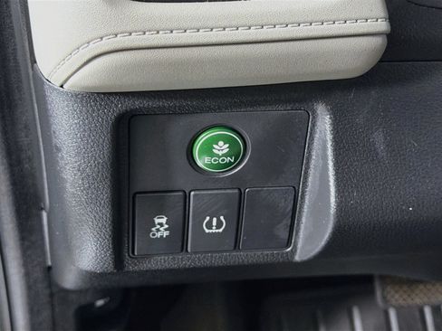 Used 2018 Honda HR-V EX image 16