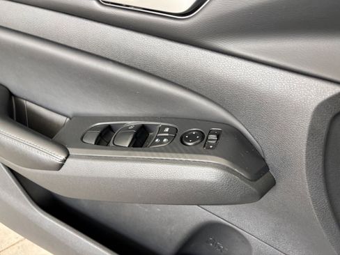 Used 2025 Nissan Altima 2.5 SV FWD image 18