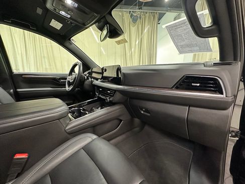 Certified 2025 Chevrolet Suburban Z71 image 18