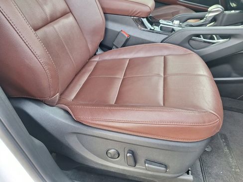 Used 2024 Kia Telluride EX w/ EX Captain's Chair Package image 25