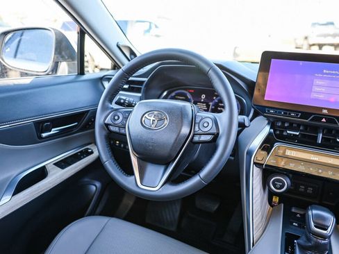 Used 2024 Toyota Venza Limited image 5