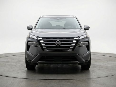 Used 2025 Nissan Rogue SV FWD image 2
