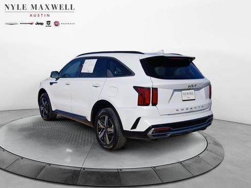 Used 2022 Kia Sorento S w/ Panoramic Sunroof Package FWD image 14