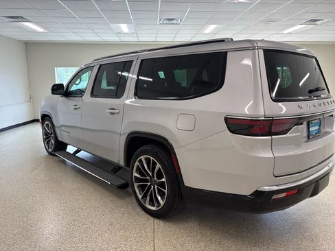 Used 2024 Jeep Wagoneer L Series III w/ Premium Group I AWD/4WD image 14