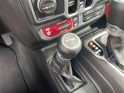 Used 2025 Jeep Wrangler Unlimited Rubicon AWD/4WD image 16