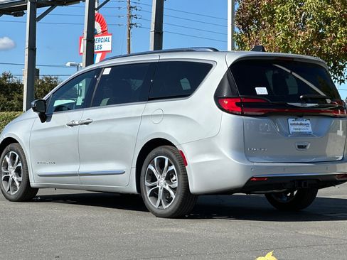 New 2026 Chrysler Pacifica Pinnacle w/ Trailer Tow Group image 6