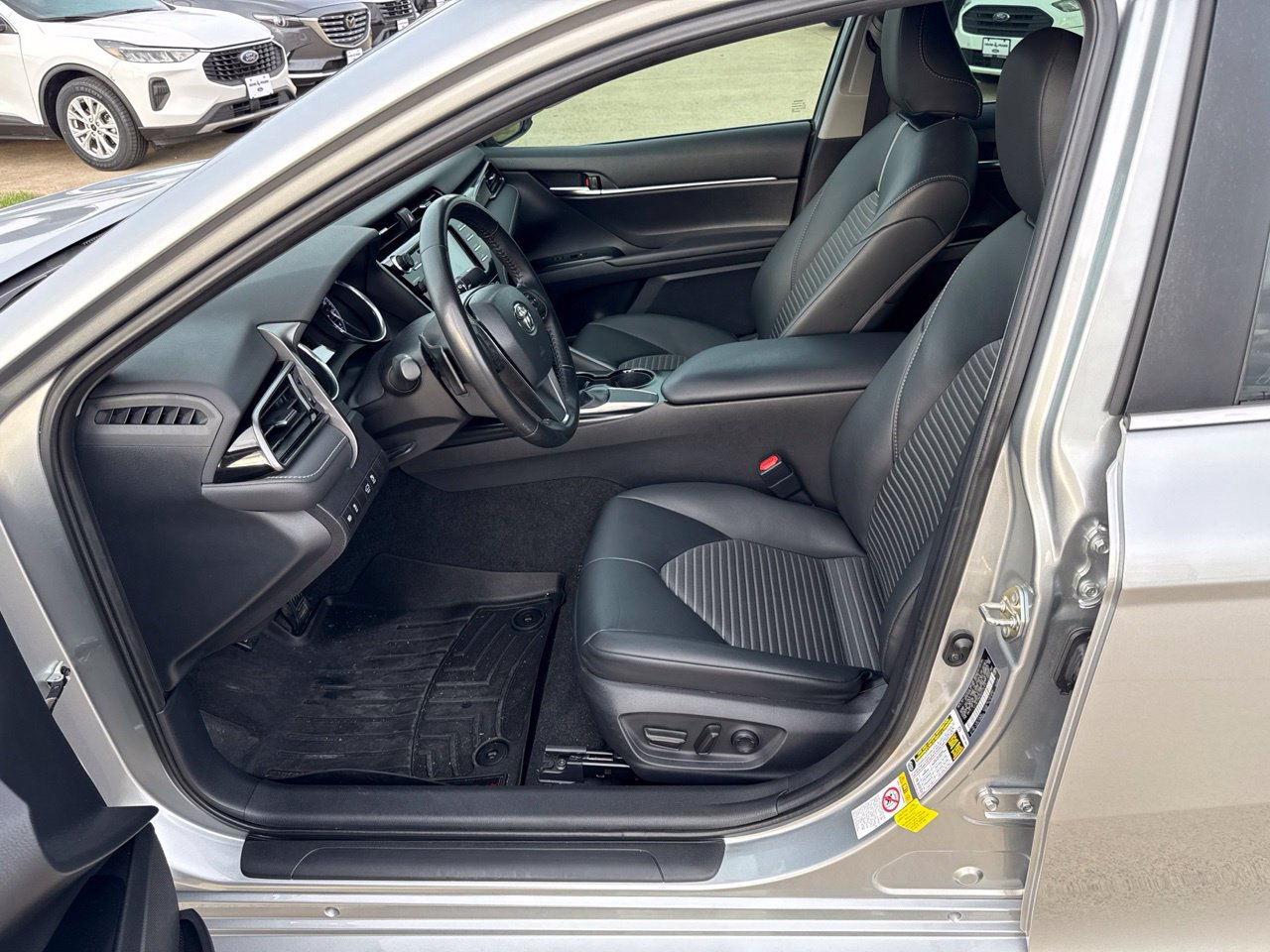 Used 2019 Toyota Camry SE FWD image 19