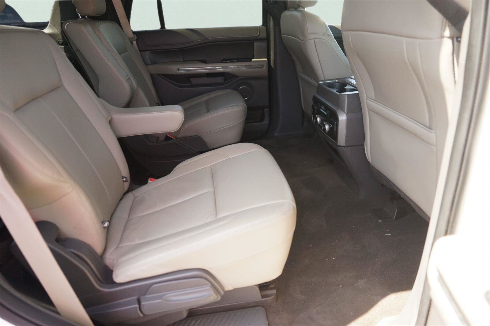 Used 2020 Ford Expedition XLT w/ Equipment Group 202A RWD image 16