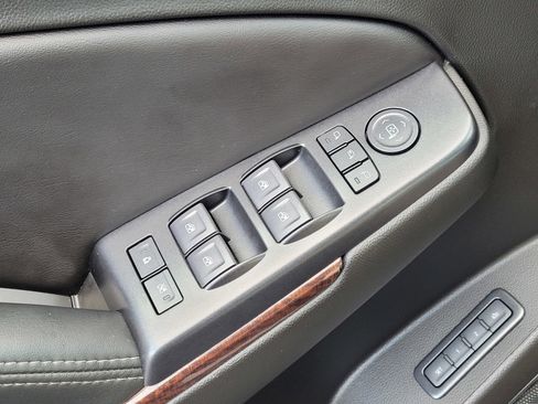 Used 2019 GMC Yukon XL SLT w/ Graphite Performance Edition image 18