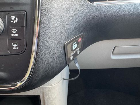 Used 2017 Dodge Grand Caravan SXT FWD image 27