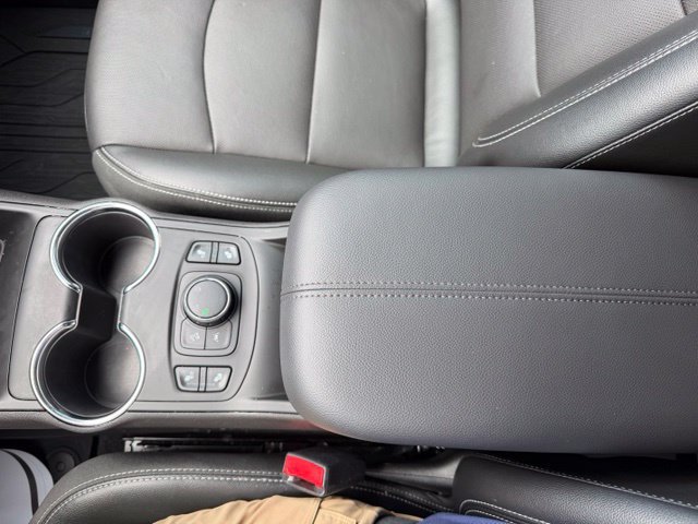 Used 2024 GMC Terrain SLT w/ LPO, Floor Liner Package AWD/4WD image 25