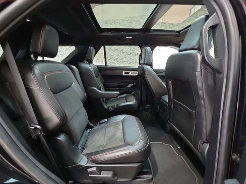 Used 2022 Ford Explorer ST-Line w/ Class IV Trailer Tow Package image 10