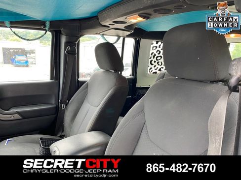 Used 2016 Jeep Wrangler Unlimited Sport w/ Connectivity Group AWD/4WD image 11
