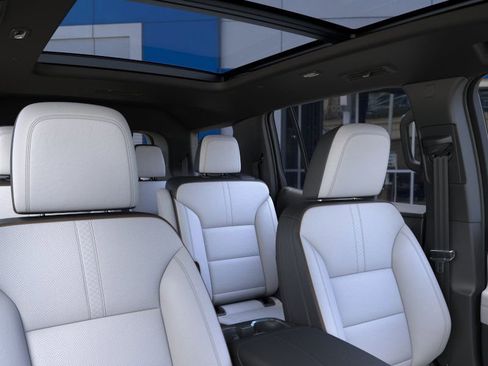 New 2026 Chevrolet Traverse High Country w/ LPO, Floor Liner Package image 24