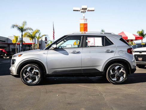 Used 2025 Hyundai Venue SEL image 4
