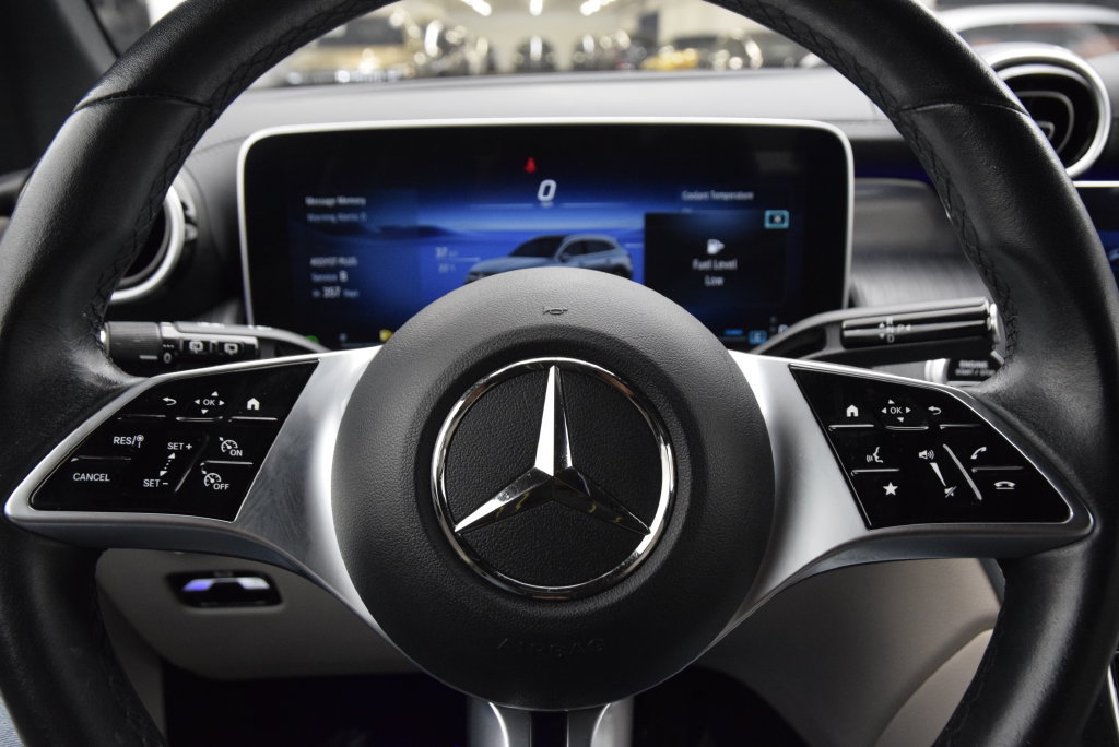 Used 2023 Mercedes-Benz GLC 300 image 22