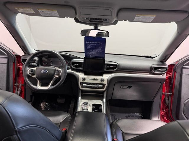 Used 2023 Ford Explorer XLT w/ Equipment Group 202A AWD/4WD image 34