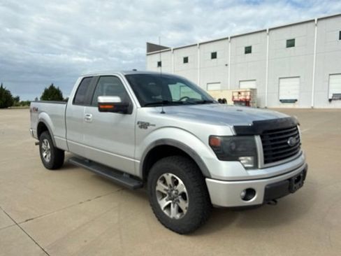 Used 2014 Ford F150 FX4 w/ Equipment Group 402A Luxury AWD/4WD image 3