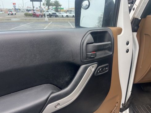 Used 2011 Jeep Wrangler Rubicon w/ PWR Convenience Group image 9