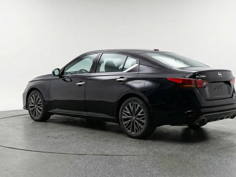 Used 2025 Nissan Altima 2.5 SV image 6