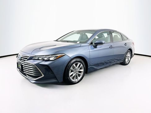 Used 2022 Toyota Avalon XLE w/ Moonroof Package image 3