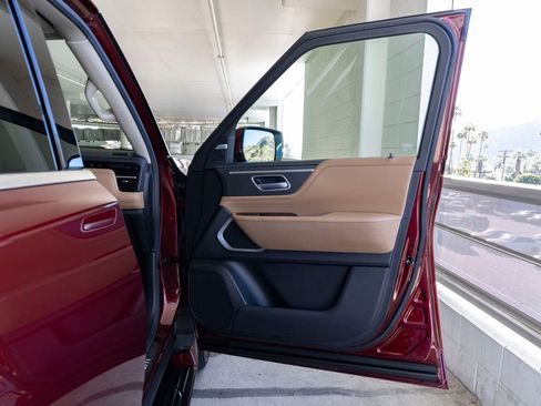 Used 2025 INFINITI QX80 Luxe image 28