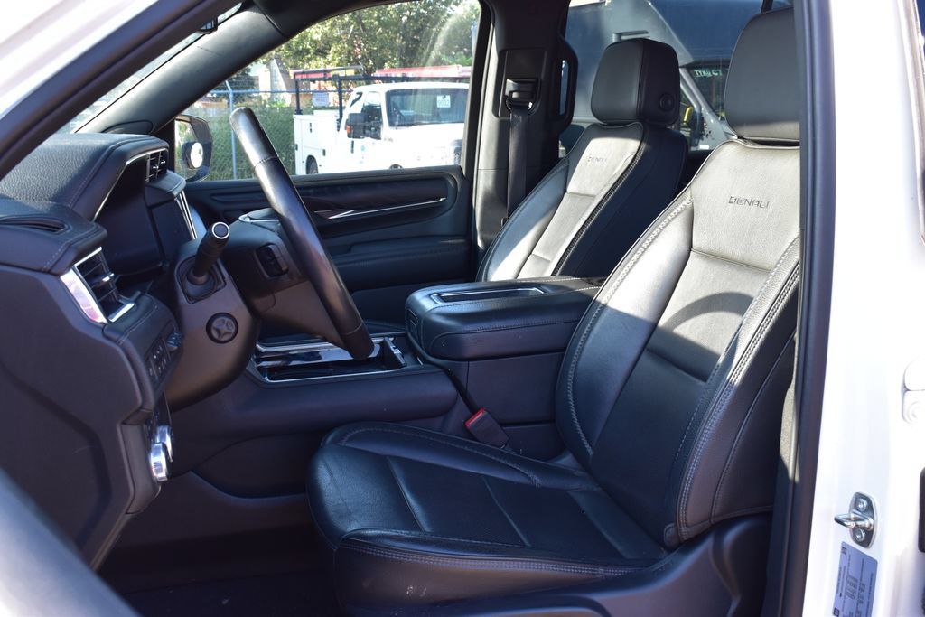 Used 2023 GMC Yukon Denali AWD/4WD image 6