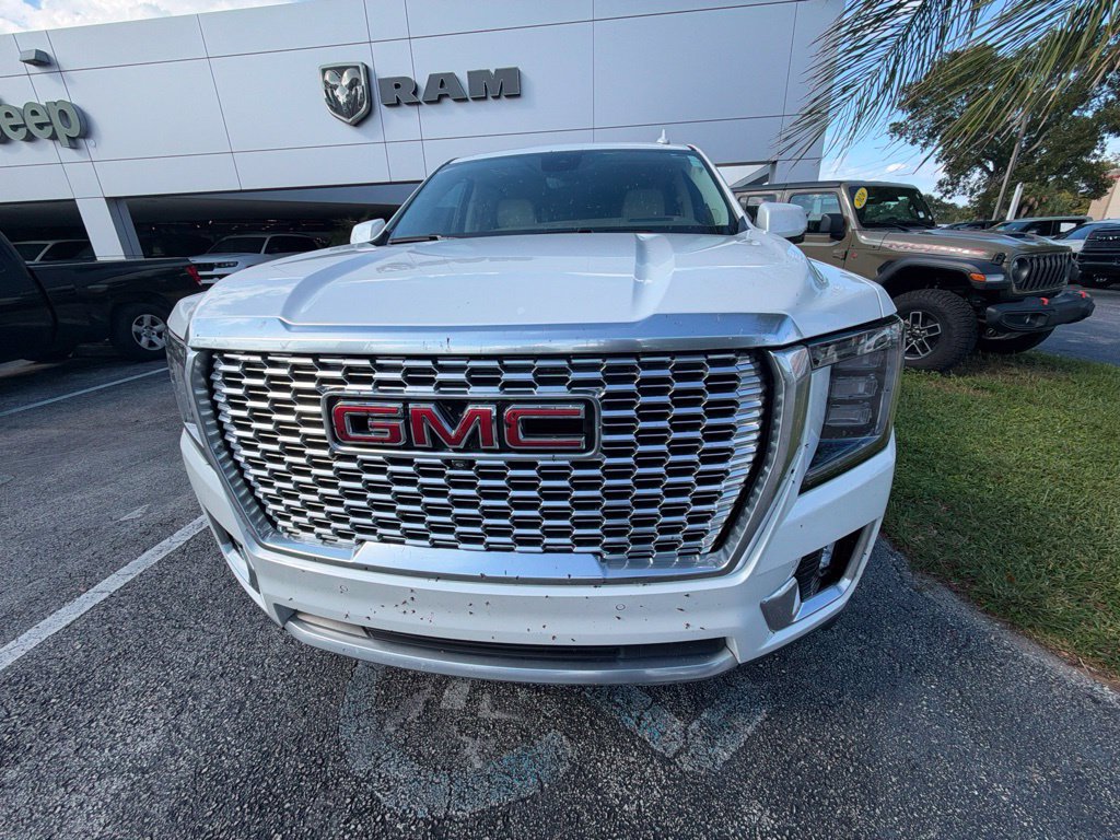 Used 2024 GMC Yukon XL Denali w/ Advanced Technology Package AWD/4WD image 4