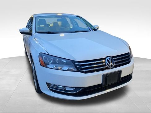 Used 2015 Volkswagen Passat 1.8T Limited Edition image 2