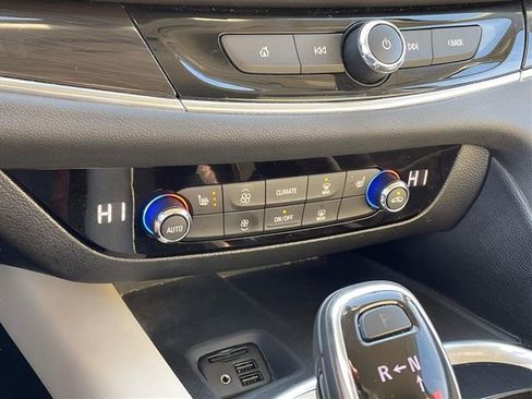 Certified 2020 Buick Enclave Essence w/ Sound and Sites Package image 18