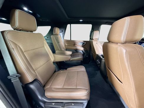 Used 2022 Chevrolet Tahoe High Country RWD image 17