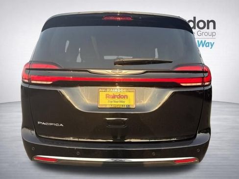 Used 2024 Chrysler Pacifica Touring-L FWD image 6