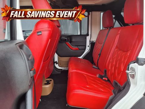 Used 2013 Jeep Wrangler Unlimited Sahara w/ Connectivity Group AWD/4WD image 11