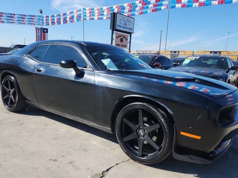 Used 2016 Dodge Challenger SXT w/ Blacktop Package image 1