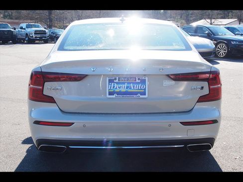 Used 2022 Volvo S60 B5 Inscription w/ Advanced Package image 4