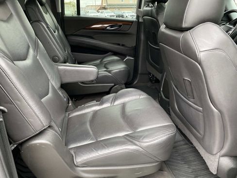 Used 2020 Cadillac Escalade ESV Luxury image 27