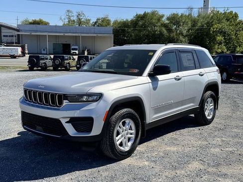 New 2025 Jeep Grand Cherokee Laredo w/ Luxury Tech Group I AWD/4WD image 22