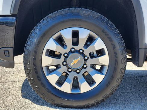 Used 2025 Chevrolet Silverado 2500 Custom w/ Custom Value Package image 10