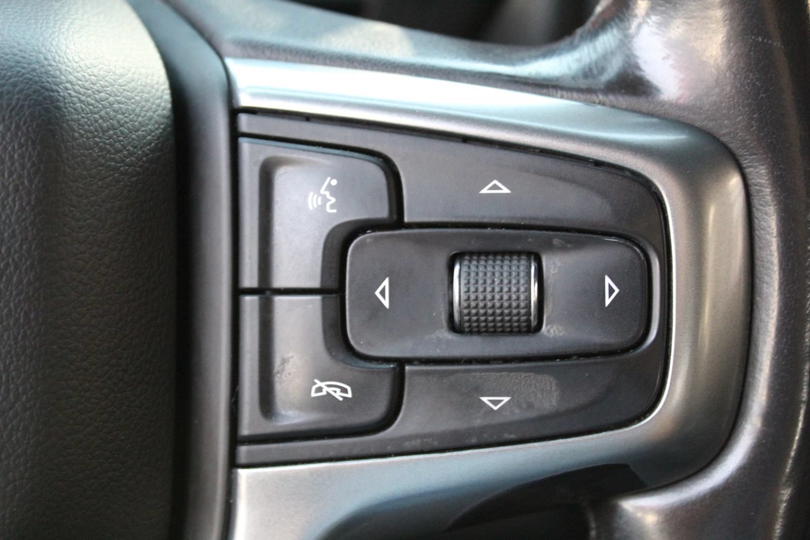 Used 2020 Chevrolet Silverado 1500 LT w/ All-Star Edition AWD/4WD image 17