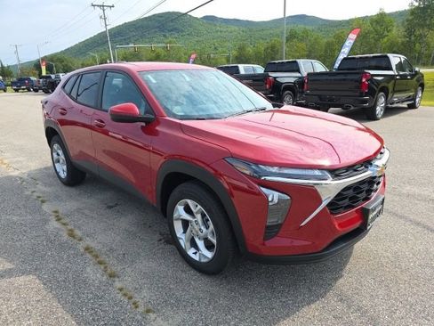 New 2026 Chevrolet Trax LS w/ LS Convenience Package FWD image 1