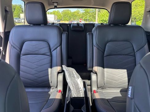 Used 2025 Nissan Pathfinder Platinum AWD/4WD image 28