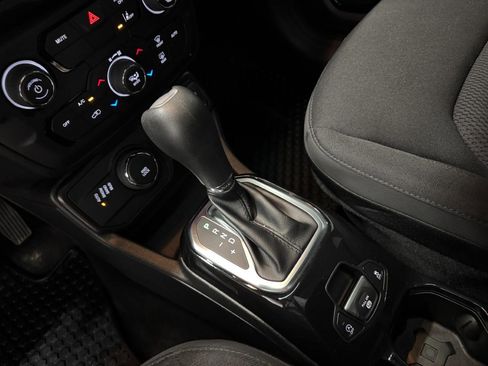 Used 2022 Jeep Renegade Altitude w/ Sun/Sound Group image 14