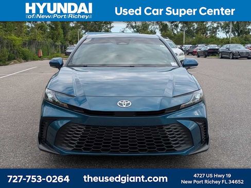 Used 2025 Toyota Camry SE FWD image 8