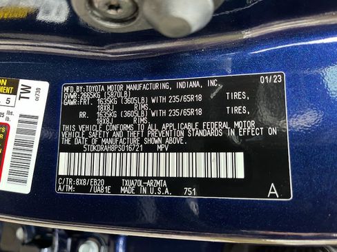 Used 2023 Toyota Highlander XLE image 7