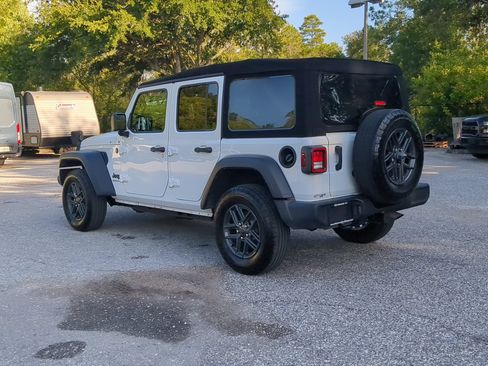 Used 2024 Jeep Wrangler Unlimited Sport AWD/4WD image 39