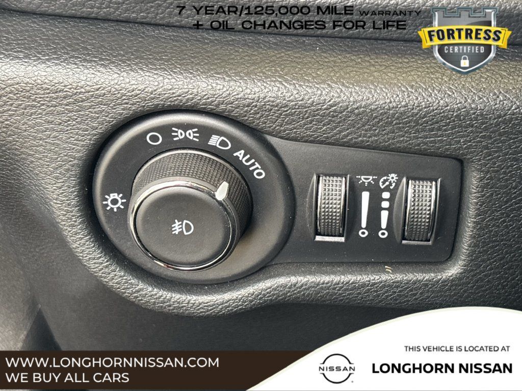 Used 2025 Chrysler Pacifica Select AWD/4WD image 20