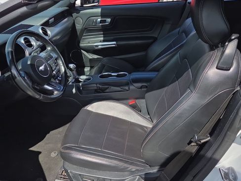 Used 2022 Ford Mustang Premium RWD image 4